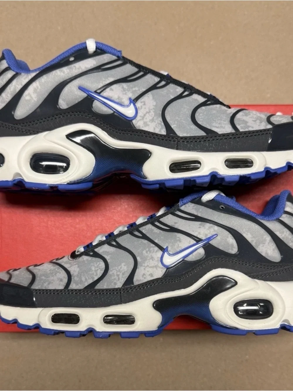Nike Air Max Plus SE Social FC Men’s size 6.5 Running Shoes NEW!